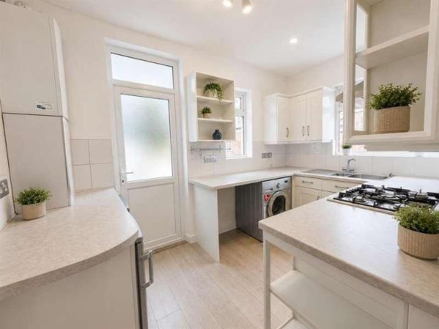 Flat for sale in South Cliff, Kepwick