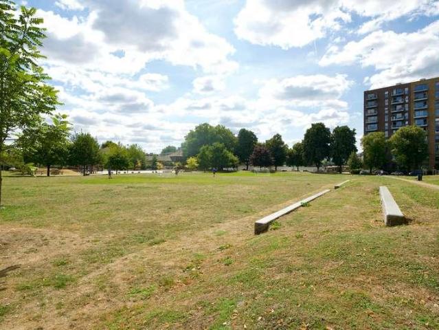 Flat for sale in London Borough of Lewisham, New Cross