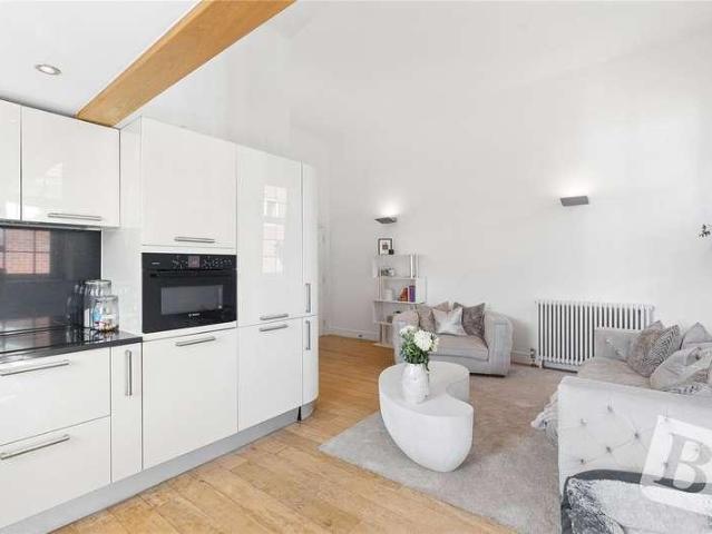 Flat for sale in Hornchurch, Greater London