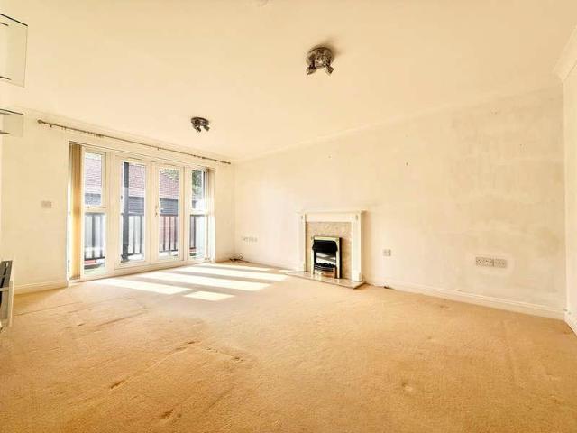 Flat for sale in Tricketts Cross, Ferndown