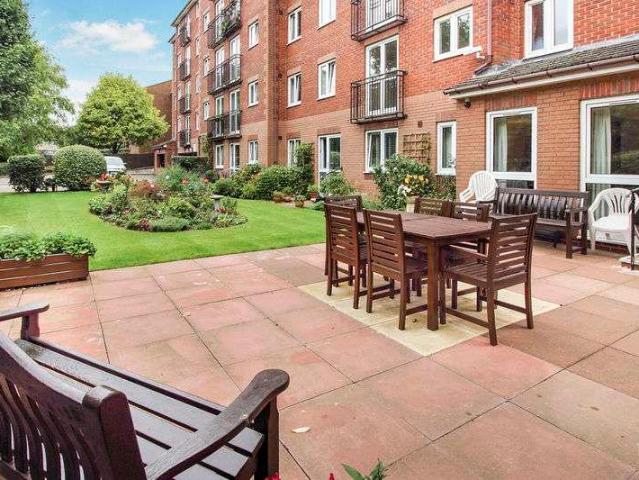 Flat for sale in Hillview, Surrey