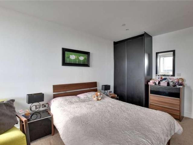 Flat for sale in Greenwich Town Centre, Greater London