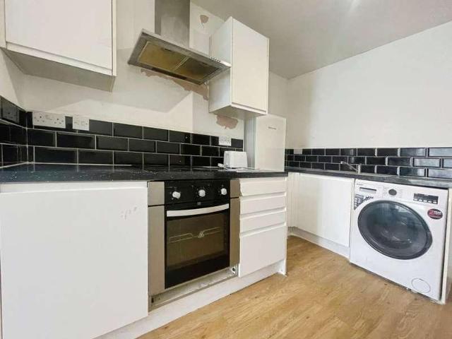Flat for sale in West Yorkshire