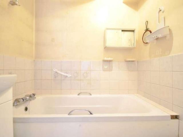Flat for sale in London Borough of Hounslow, Greater London