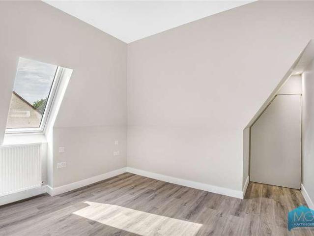 Flat for sale in Brunswick Park, Greater London