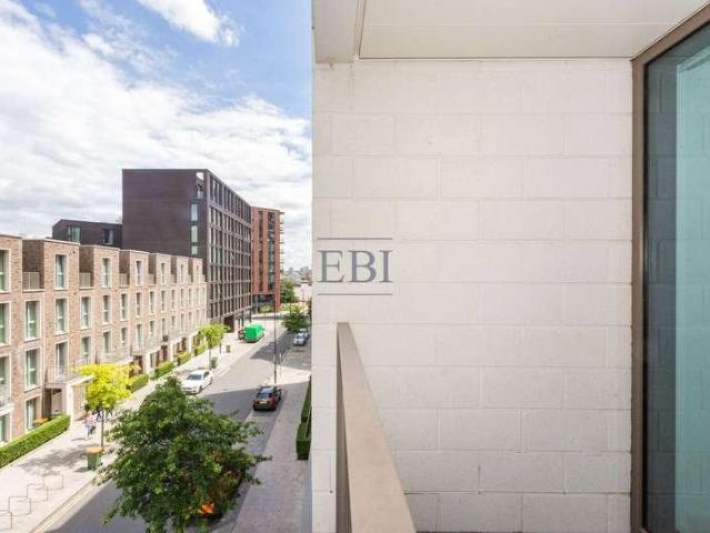 Flat for sale in Silvertown, Greater London