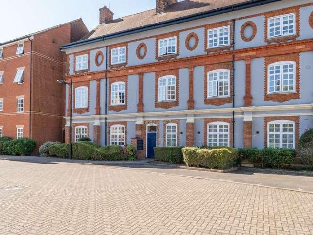 Flat for sale in The Slade, Oxfordshire