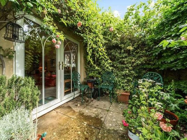 Flat for sale in The Slade, Oxfordshire