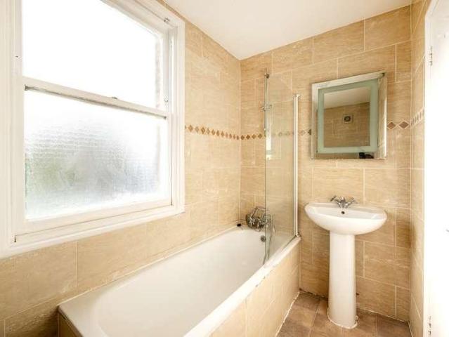 Flat for sale in Royal Borough of Kensington and Chelsea, Greater London