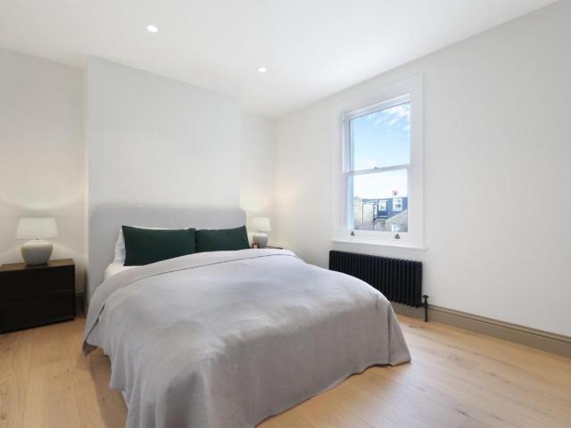 Flat for sale in Bellenden, Greater London