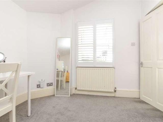 Flat for sale in Hillview, Surrey