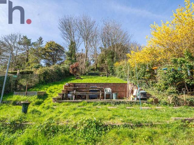 Flat for sale in Lowtherville, Ventnor