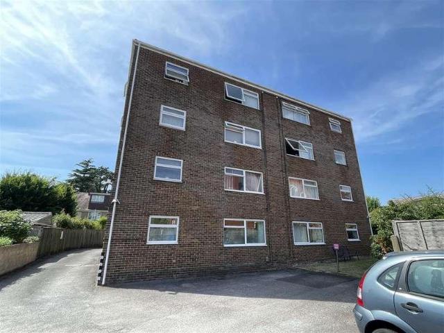 Flat for sale in Salisbury, Wiltshire