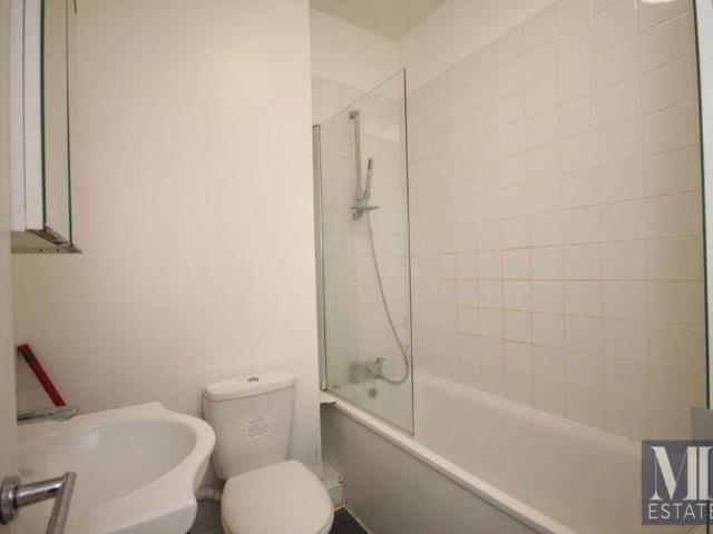 Flat for sale in West Hampstead, Greater London