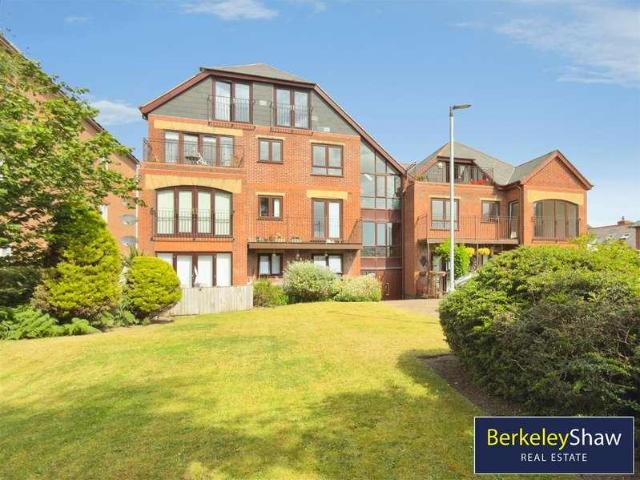 Flat for sale in Great Crosby, Sefton