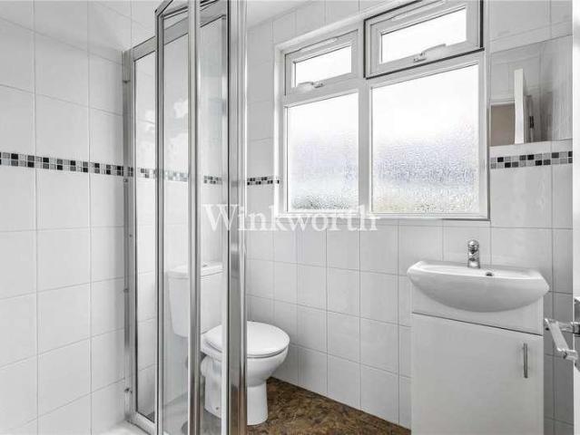 Flat for sale in Scotch Estate, Greater London