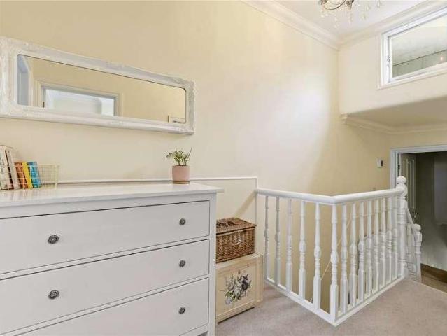 Flat for sale in Clapham Junction, Greater London