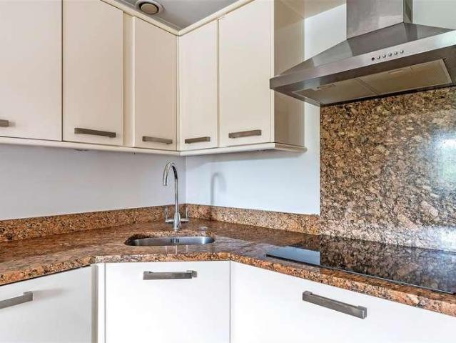 Flat for sale in Oxted, Hillview