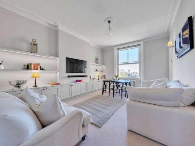 Flat for sale in Maida Vale, Greater London