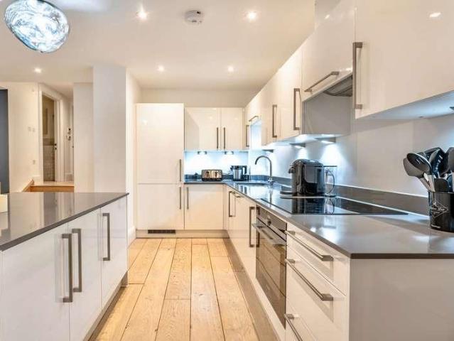 Flat for sale in Holborn, Greater London