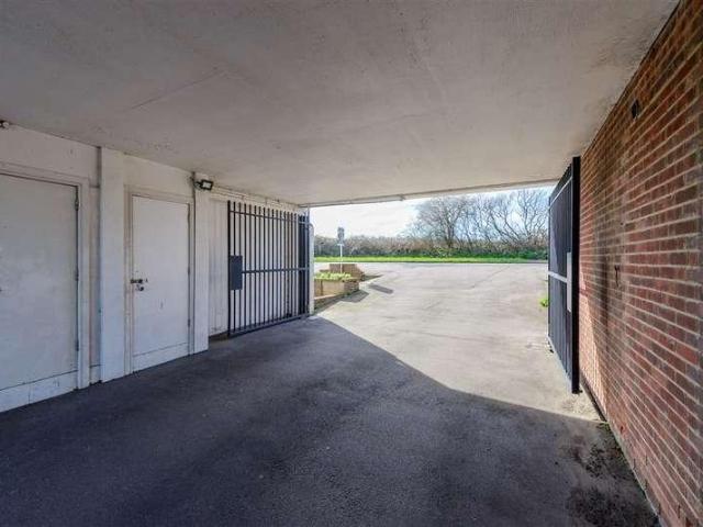 Flat for sale in Hawley, Monks Orchard