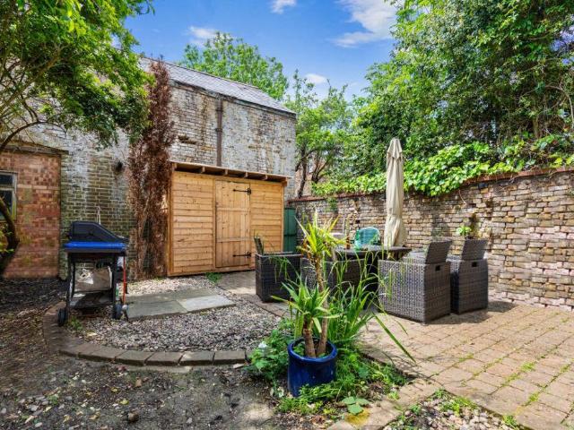 Flat for sale in Northwood, Greater London