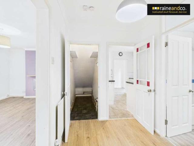 Flat for sale in Potters Bar, Hertfordshire