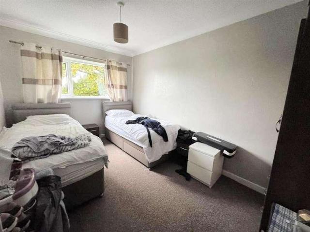 Flat for sale in Broad Green, Liverpool