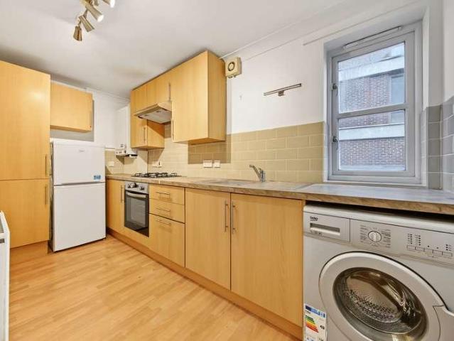 Flat for sale in Manor House, Greater London