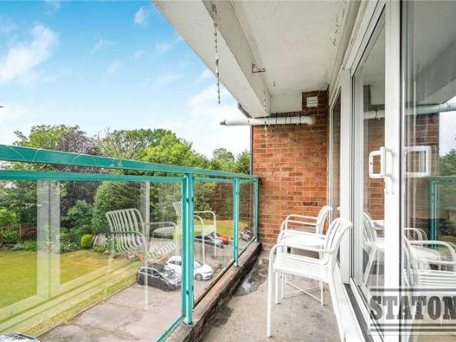 Flat for sale in High Barnet, Greater London