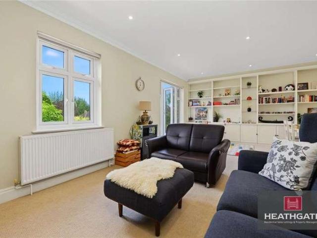 Flat for sale in London Borough of Barnet, Greater London