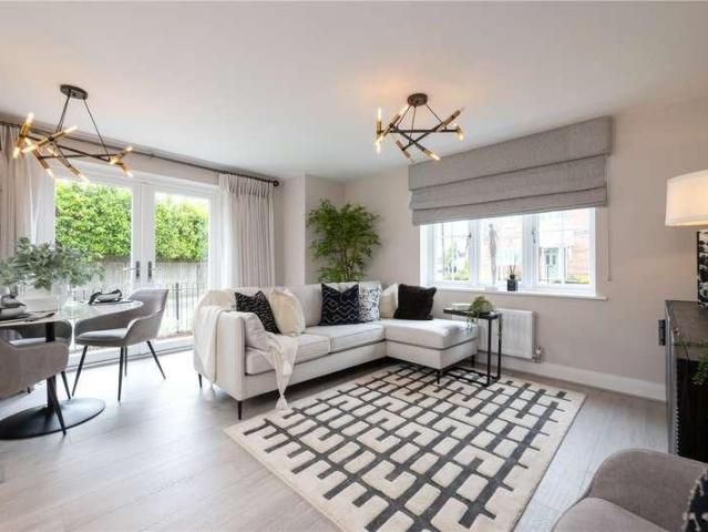 Flat for sale in Lower Halliford, Surrey