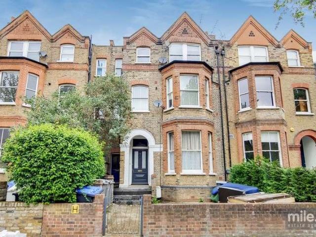 Flat for sale in Queen's Park, Greater London