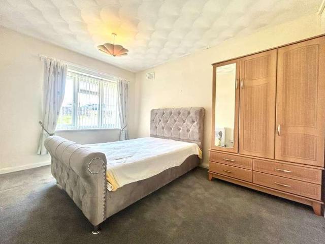 Flat for sale in Coseley, West Midlands