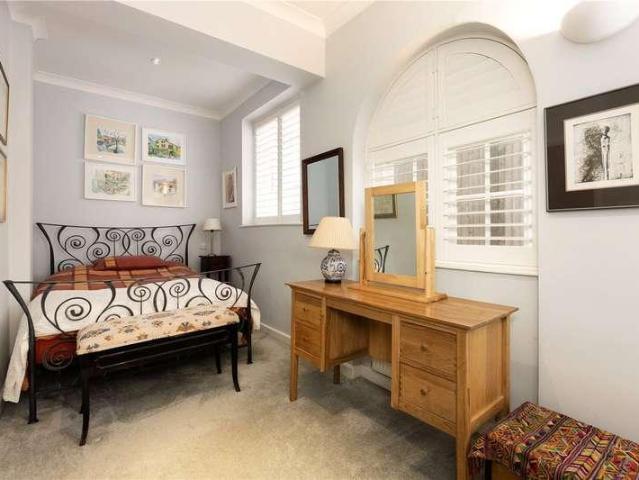 Flat for sale in Putney, Greater London