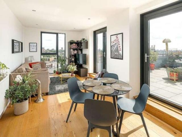 Flat for sale in Haggerston, De Beauvoir Town