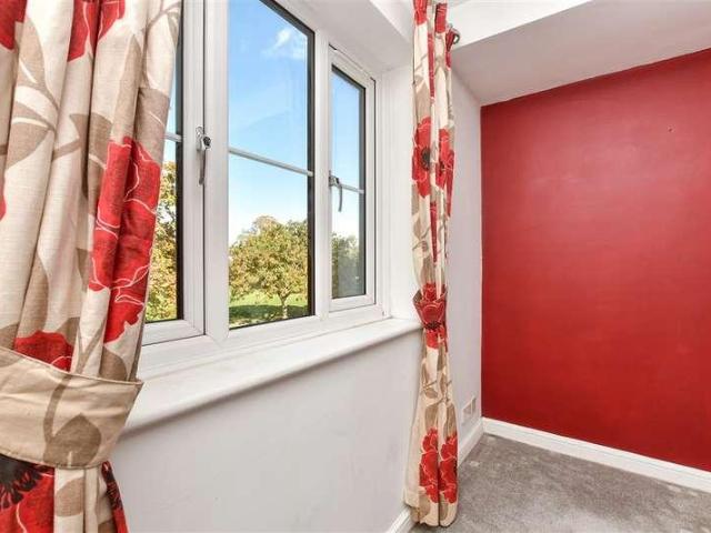 Flat for sale in Sutton New Town, Greater London
