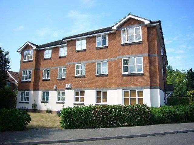 Flat for sale in London Borough of Hounslow, Greater London