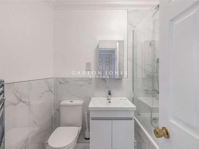 Flat for sale in Westminster, Greater London