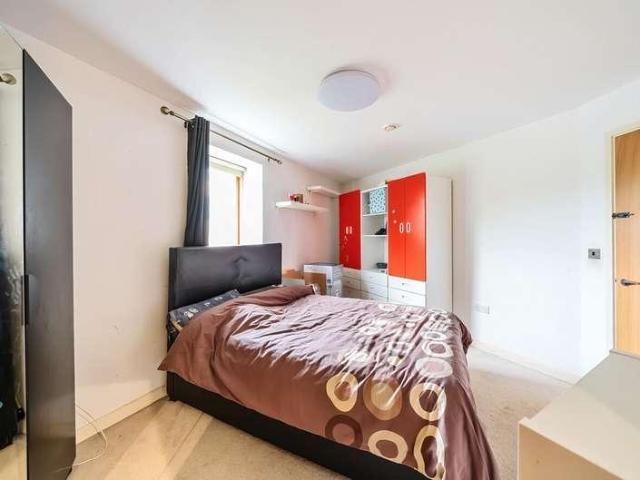Flat for sale in Little Stanmore, Greater London