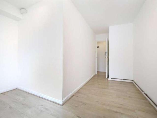 Flat for sale in Hendon Central, Greater London