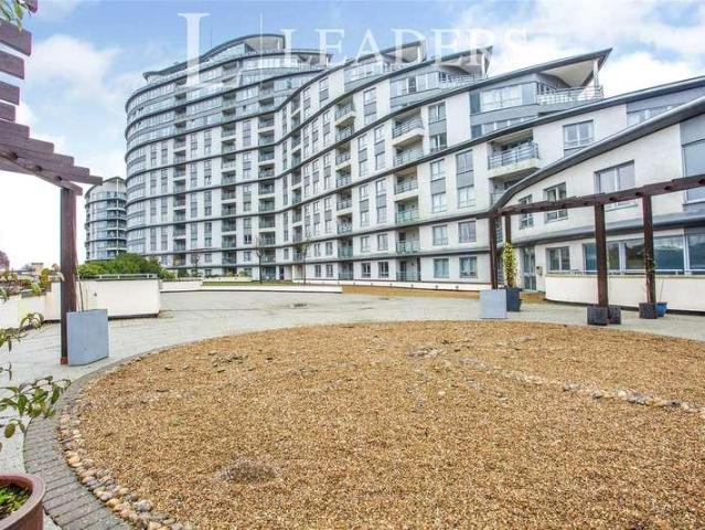 Flat for sale in Horsell, Woking