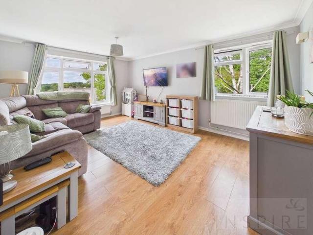 Flat for sale in Southgate, Crawley