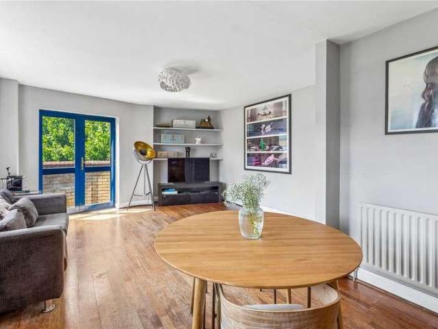 Flat for sale in Spitalfields, Greater London