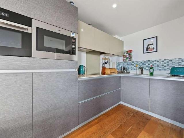 Flat for sale in Angel, Greater London