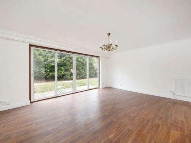 Flat for sale in Dulwich, Greater London