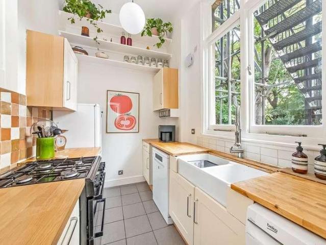 Flat for sale in Crystal Palace, Greater London