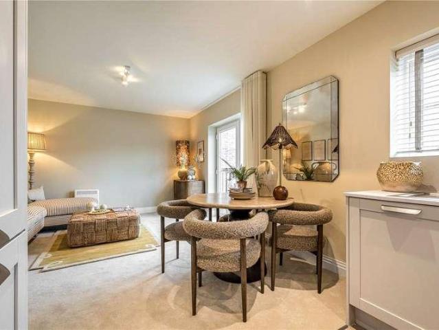 Flat for sale in Bray Wick, Maidenhead