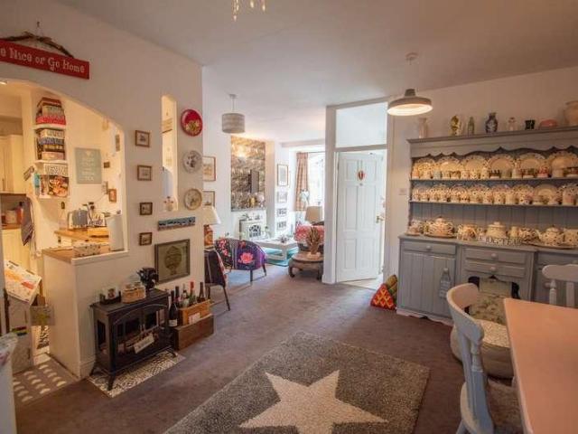 Flat for sale in Farringdon, Budlake