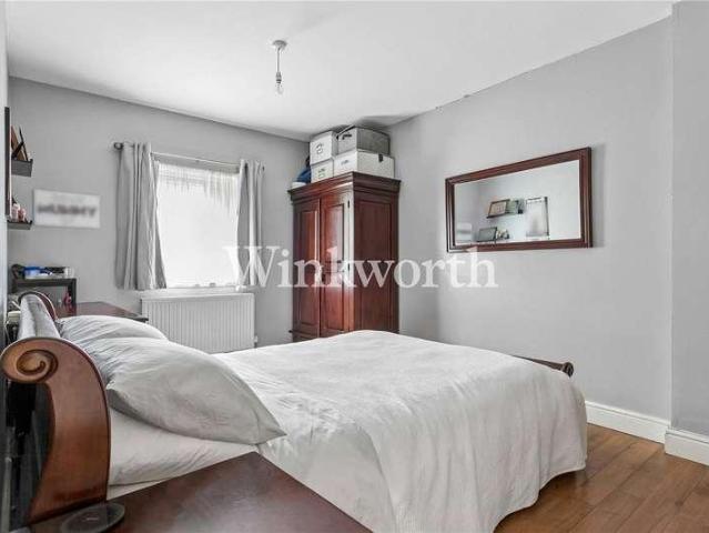 Flat for sale in Winchmore Hill, Palmers Green